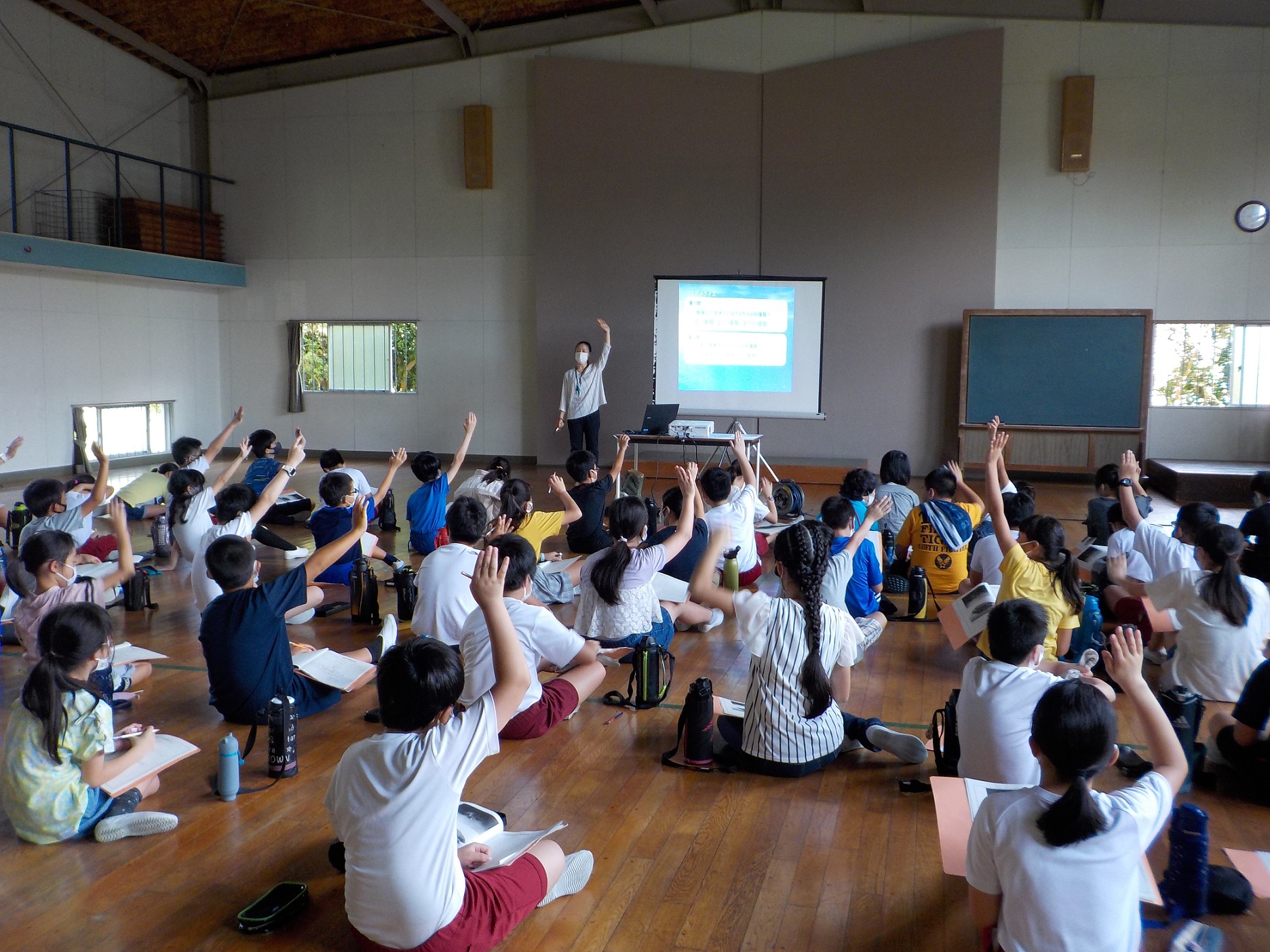 訪問授業（アカウミガメ）の様子